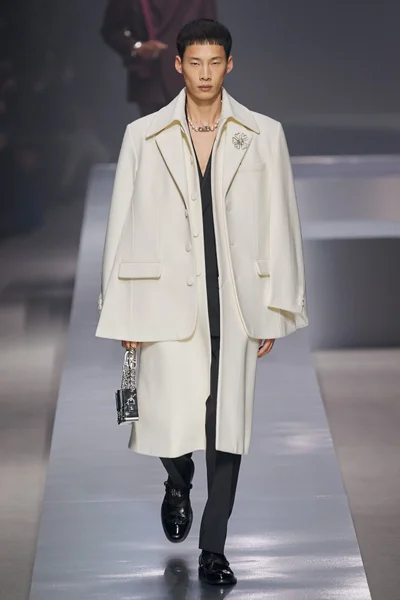 Look 48